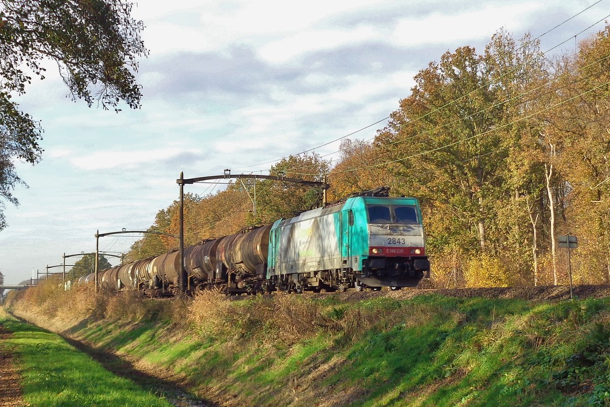 Alpha Trains/Lineas 2843 durchfahrt am 23 November 2018 Tilburg Oude Warande.