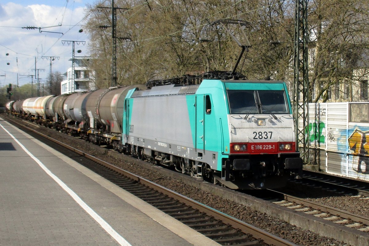 Am 10 Jänner 2017 durchfahrt 2837 Köln Süd.