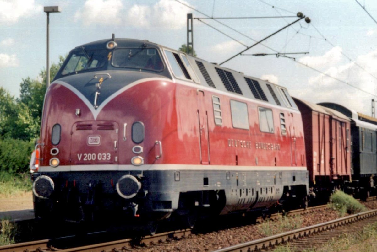 Am 12 Augustus 2006 steht V 200 033 mit ein Sonderzug in Kaldenkirchen.