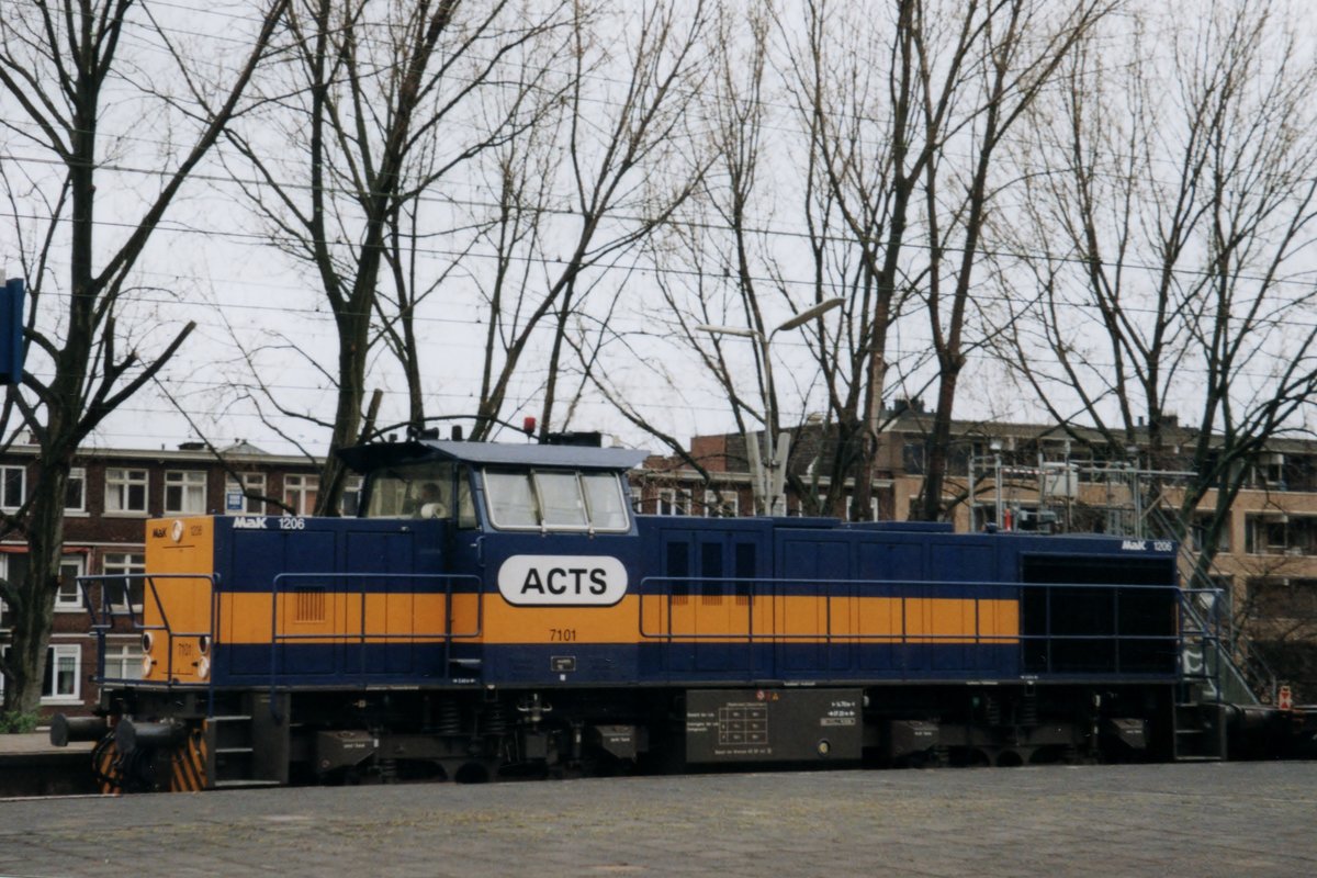 Am 12 März 2005 durchfahrt ACTS 7101 Rotterdam Centraal.
