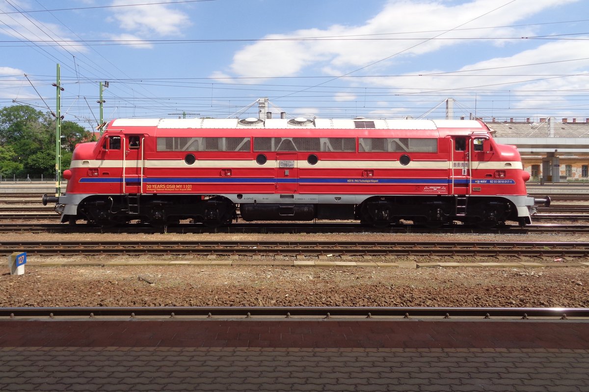 Am 13 Mai 2018 passiert M61-017 in Budapest-Kelenföld.