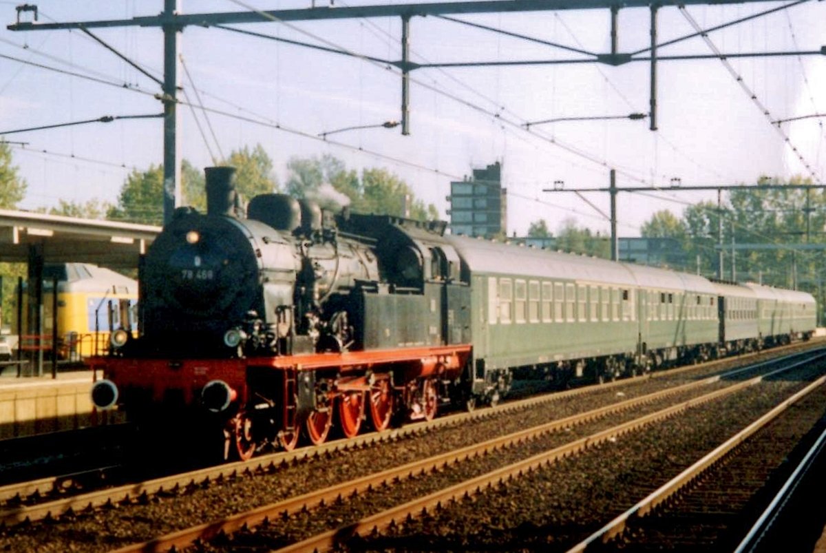 Am 14 Oktober 2001 durchfahrt 78 468 mit ein Sonderzug Gouda. 