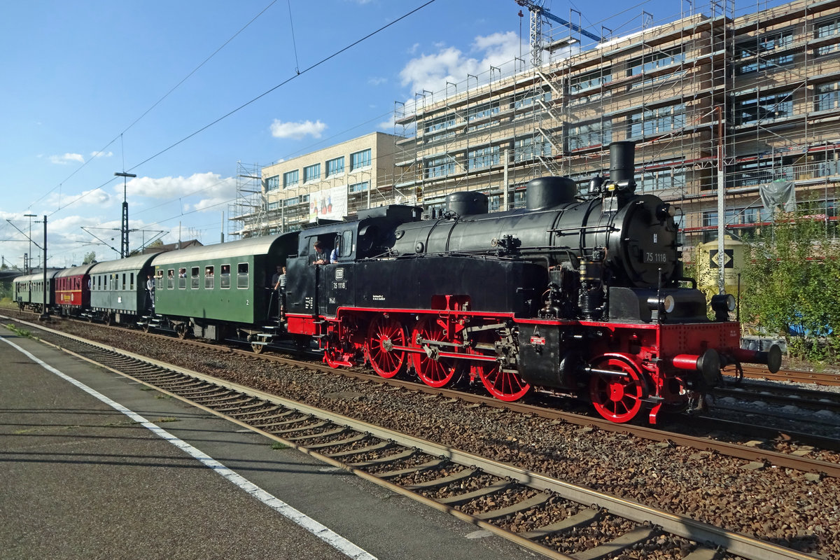 Am 14 September 2019 steht UEF 75 1118 mit ein Sonderzug in Göppingen.