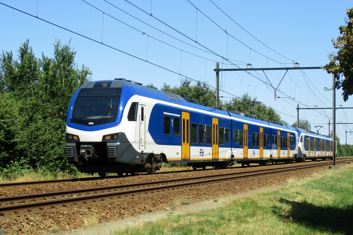 Am 15 Juli 2018 durchfahrt NS 2205 Wijchen.