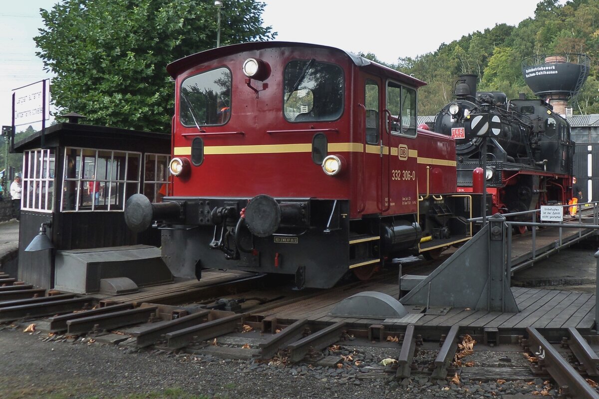 Am 17 September 2016 hat 332 306, der ehemahligen Bentheimer Eisenbahn D-4, ins DGEG-Museum von Bochum-Dahlhausen ein definitives Refugium bekommen. Hier steht sie auf die Drehscheibe des Bws.