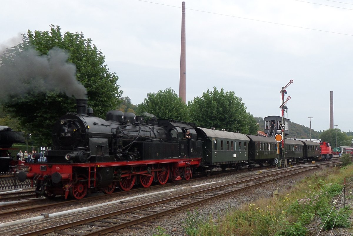 Am 17 September 2016 treft 78 468 mit ein Pendelzug in Bochum-Dahlhausen ein.