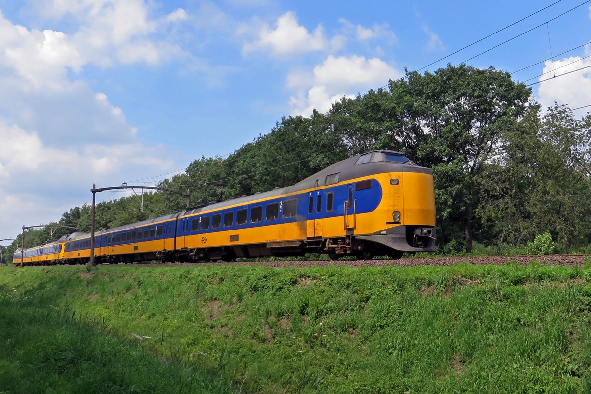 Am 18 Juli 2020 passiert NS 4012 der Fotoghraf in Tilburg Oude Warande.