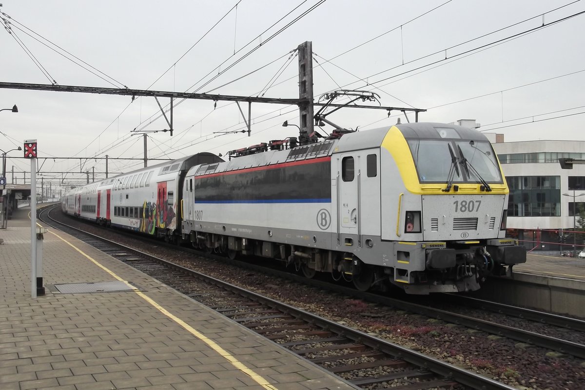 Am 19 Juni 2014 hält 1807 in Antwerpen-Berchem.