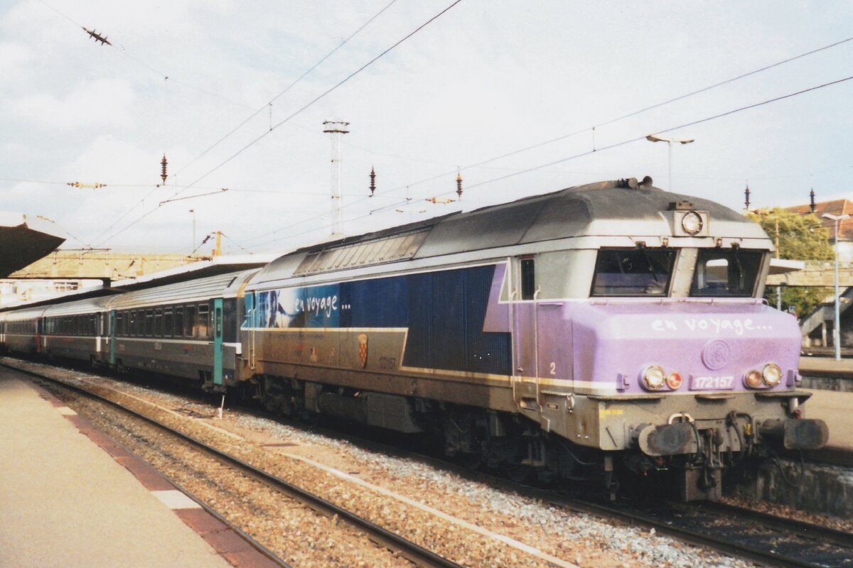 Am 19 September 2004 steht 72157 mit ein CoRail in Mulhouse.