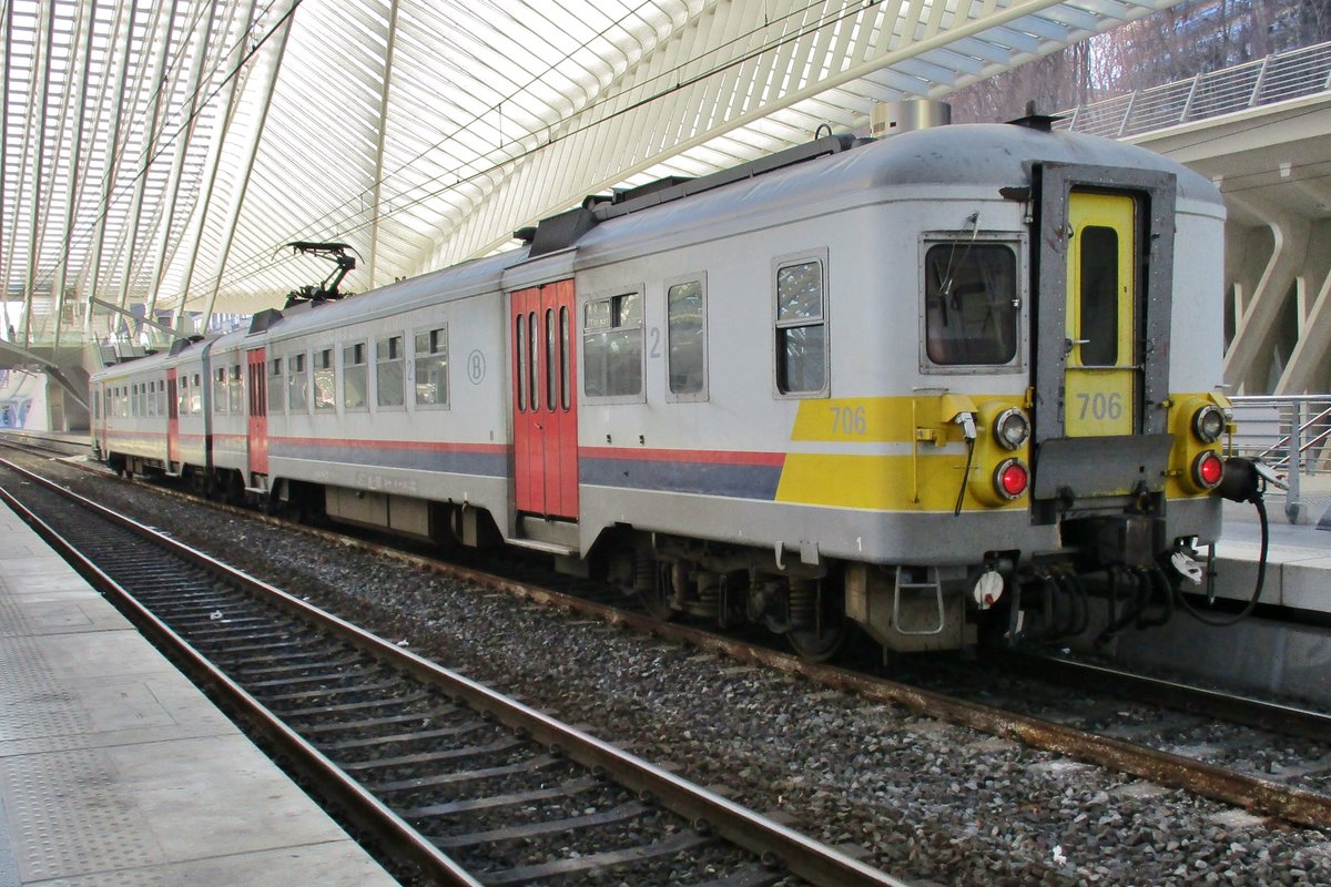 Am 20 Jänner 2017 steht 706 in Lüttich-Guillemins.