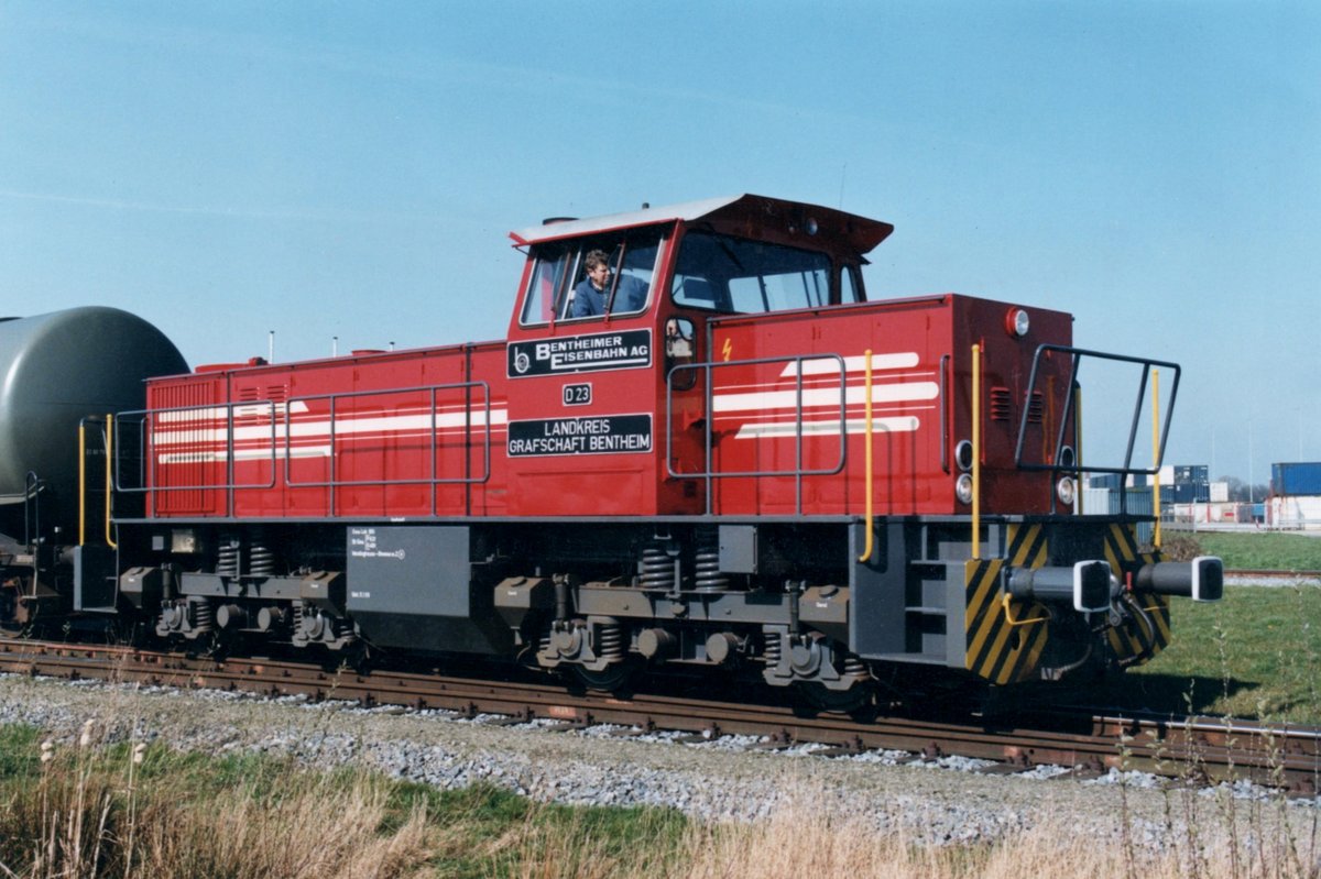 Am 23 Juli 1999 steht Bentheimer Eisenbahn D-23 in Coevorden-Heege.