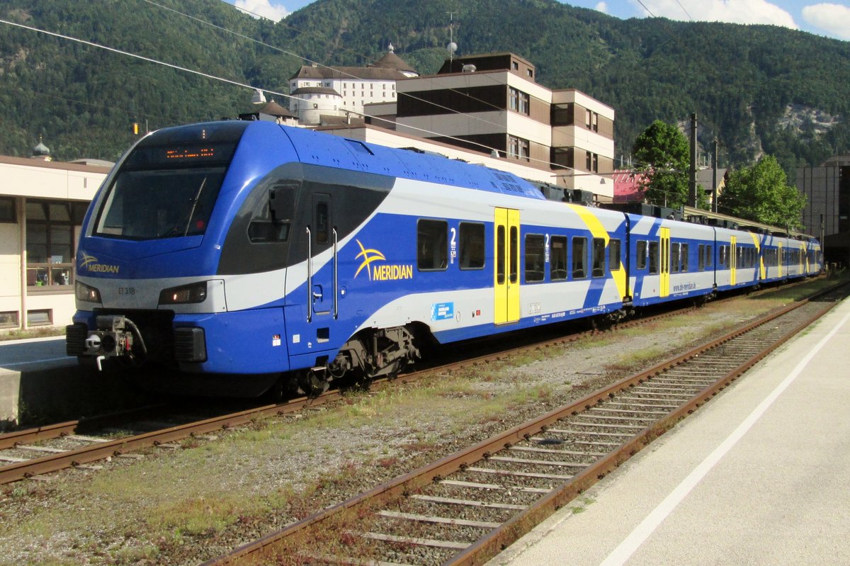 Am 23 September 2015 steht Meridian ET-318 in Kufstein.