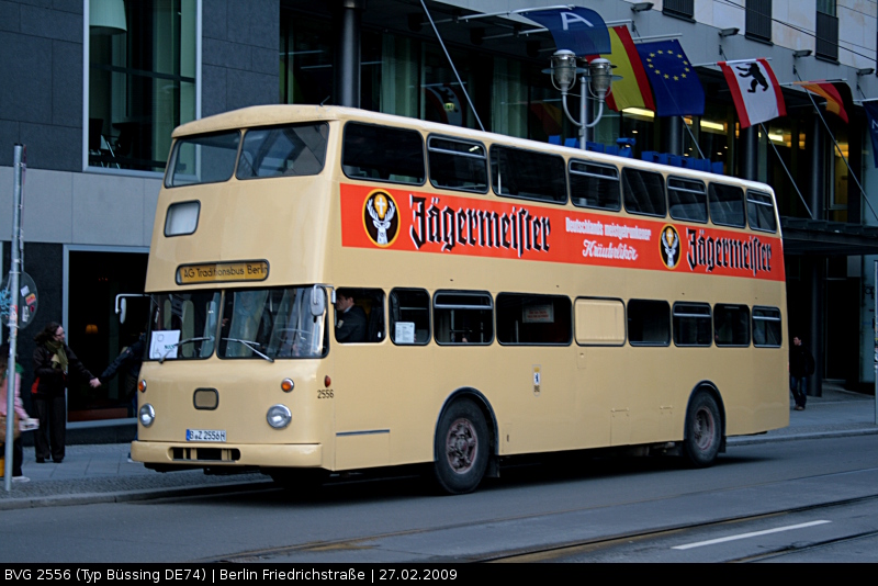 Am 27.02.2009 war der Büssing DE 74 vom Verein AG Tradistionsbus Berlin in der Berliner Friedrichstraße unterwegs (B-Z 2556H)