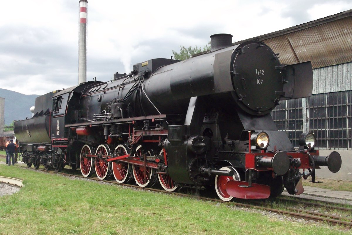 Am 30 Mai 2015 war Ty42-107 Gast in Vrutky.