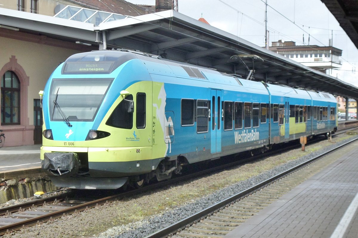 Am 6 Mai 2011 steht WestfalenBahn ET-006 in Osnabrück.