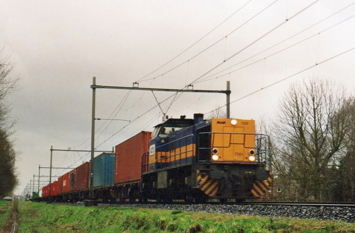 Am 7 November 2004 durchfahrt ACTS 7101 Wijchen.