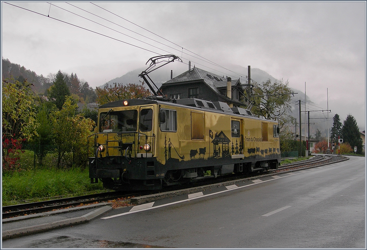 Am 8. Nov. 2017 stand die MOB GDe 4/4 6003 auf der Blonay Chamby Bahn kurz vor Blonay.
