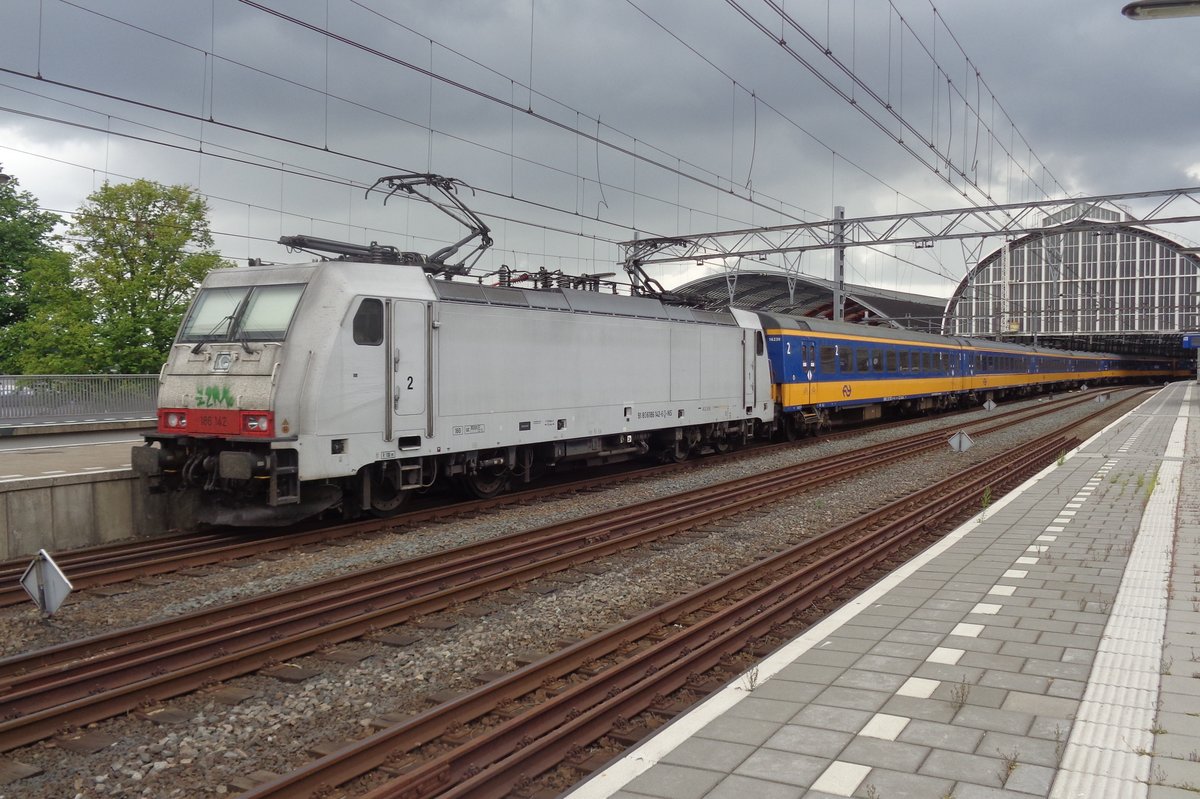 Am 9 Juli 2018 verlässt 186 142 Amsterdam Centraal.