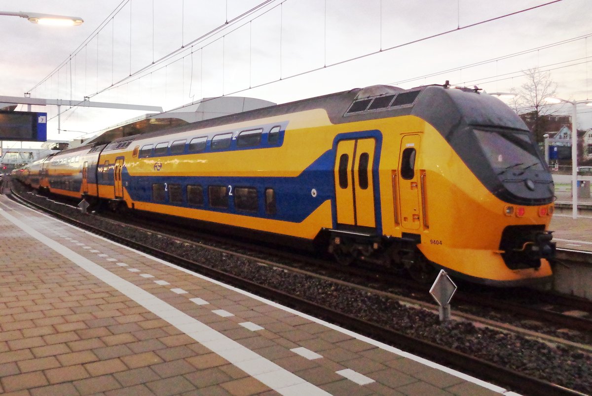 Am Abend von 3 Jänner 2019 verlässt 9404 Arnhem Centraal.