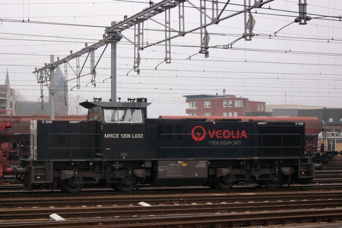 Am grauen Sylvester 2009 steht Veolia L032 in venlo. 