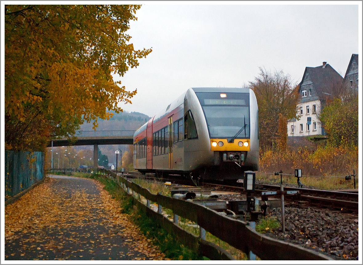 An einem trben November Nachmittag.....
Ein Stadler GTW 2/6 (BR 646) der Hellertalbahn kommt am 18.11.2013 von Neunkirchen und erreicht gleich den Bahnhof Herdorf.

