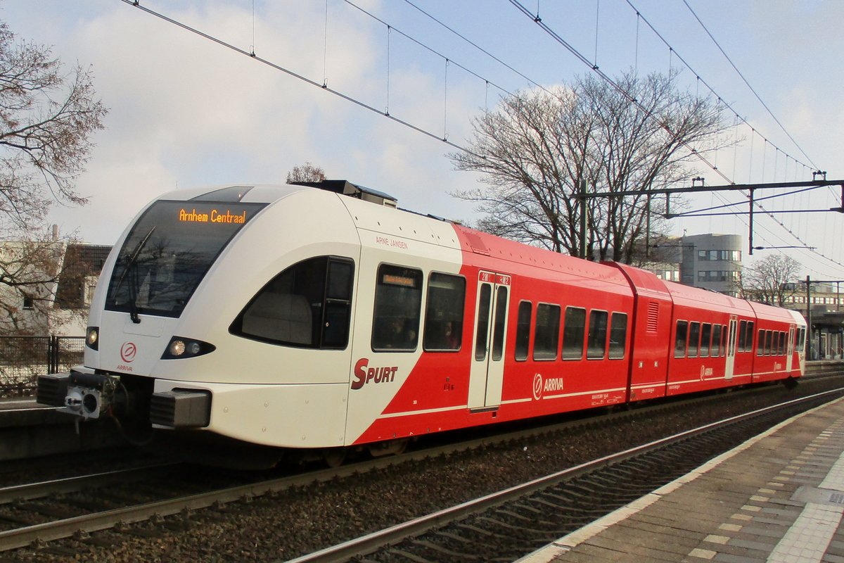 Arriva 368 steht in Arnhem-Velperpoort am 1 Dezember 2017.