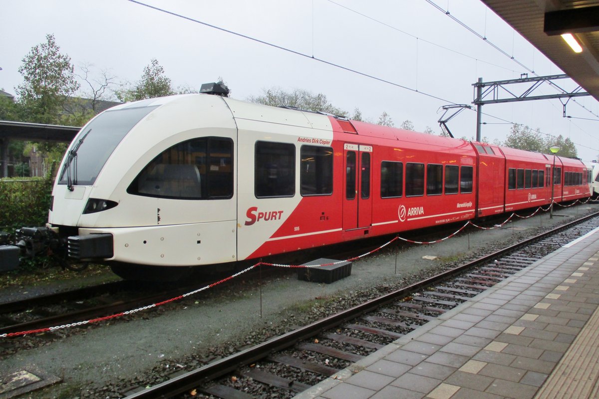 Arriva 505 steht abgestellt in Dordrecht Centraal am 4 November 2017.