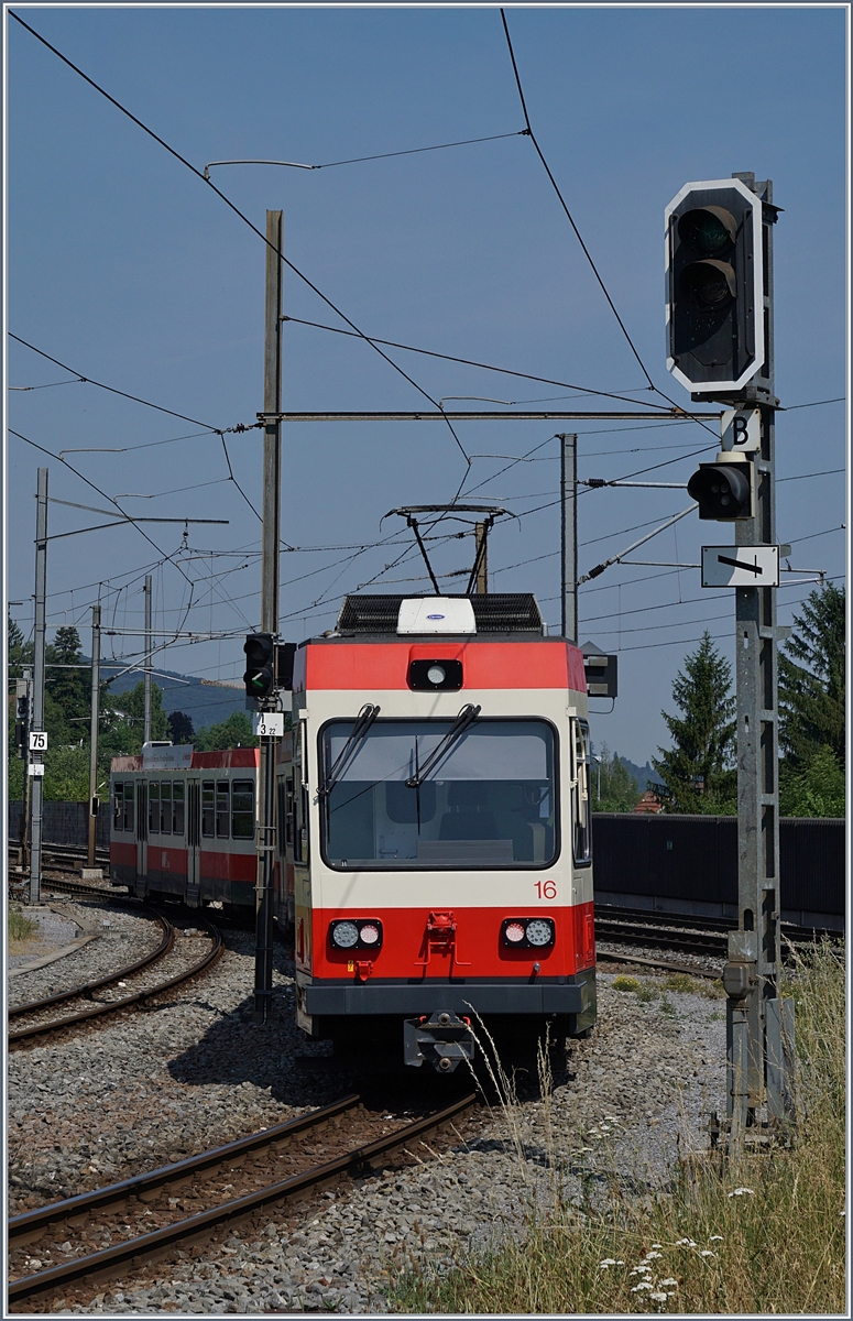 Bei der Station Altmarkt trifft die in 750 mm Spur ausgeführte Bahn aus dem Waldenburgertal auf die Normalspurstrecke Olten - Basel, welche sie bis Liestal, der Endstation der WB begleitet.
22. Juni 2017
