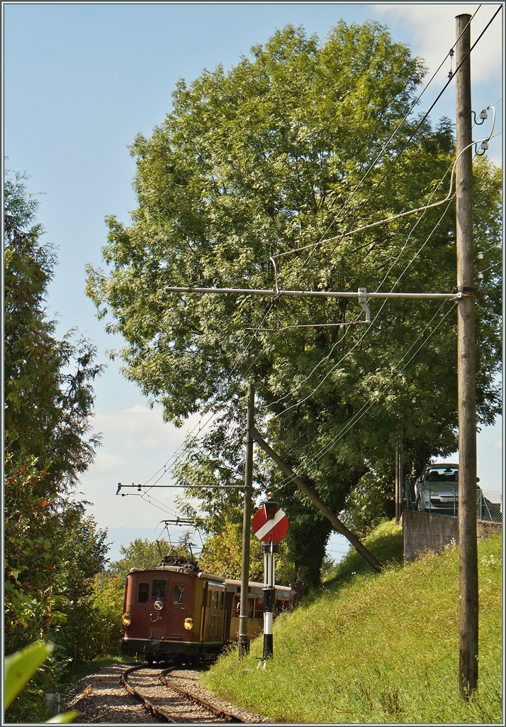 Beim Einfahrsiganl von Blonay (B-C) zieht die BOB HGe 3/3 29 ihrne Zug Richtung Chamby. 
13. Sept. 2014