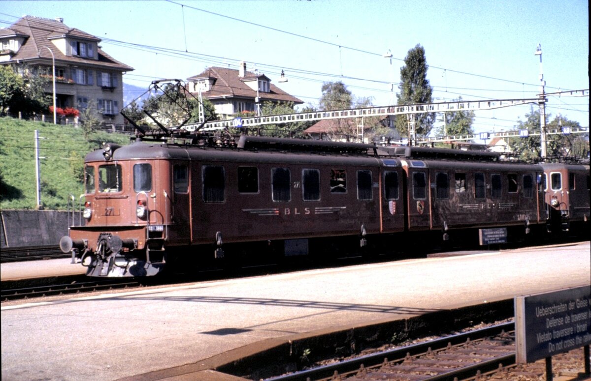BLS Ae 8/8 Nr.271 und BLS Re 4/4 in Spiez am 08.09.1980.
