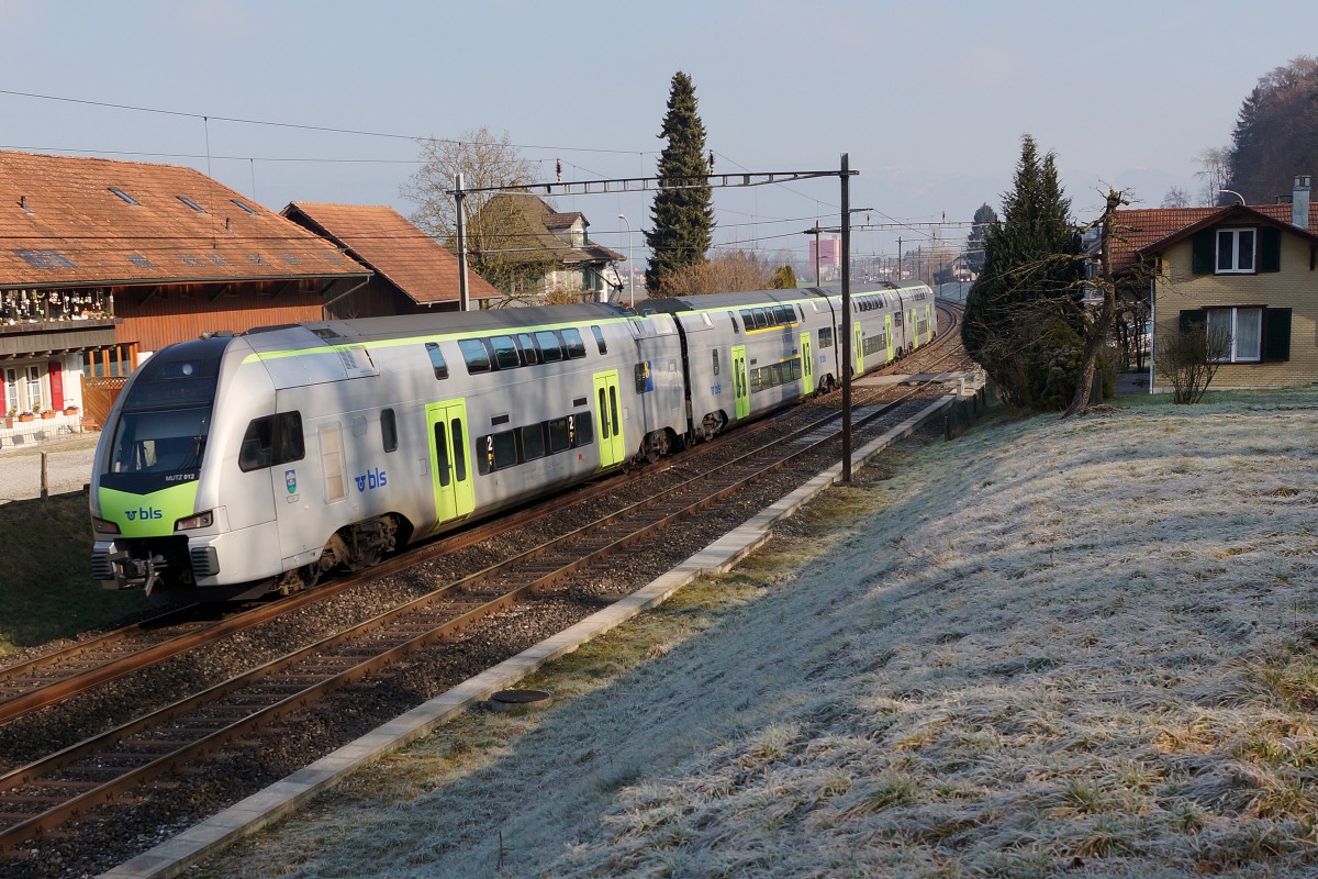 BLS: S-Bahn auf der Fahrt nach Biel mit RABe 515 012  MUTZ  bei Busswil am 27. Februar 2016.
Foto: Walter Ruetsch