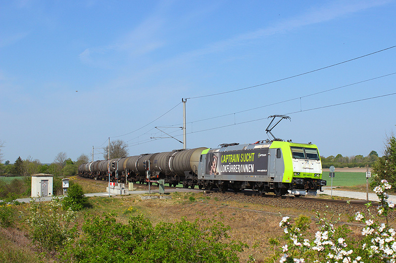 Captrain 185 548 war mit einem Kesselzug von Hamburg nach Stendell unterwegs.