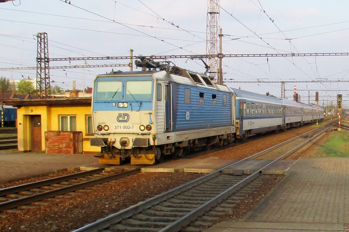 CD 371 002 treft am 15 September 2018 in Pardubice ein.