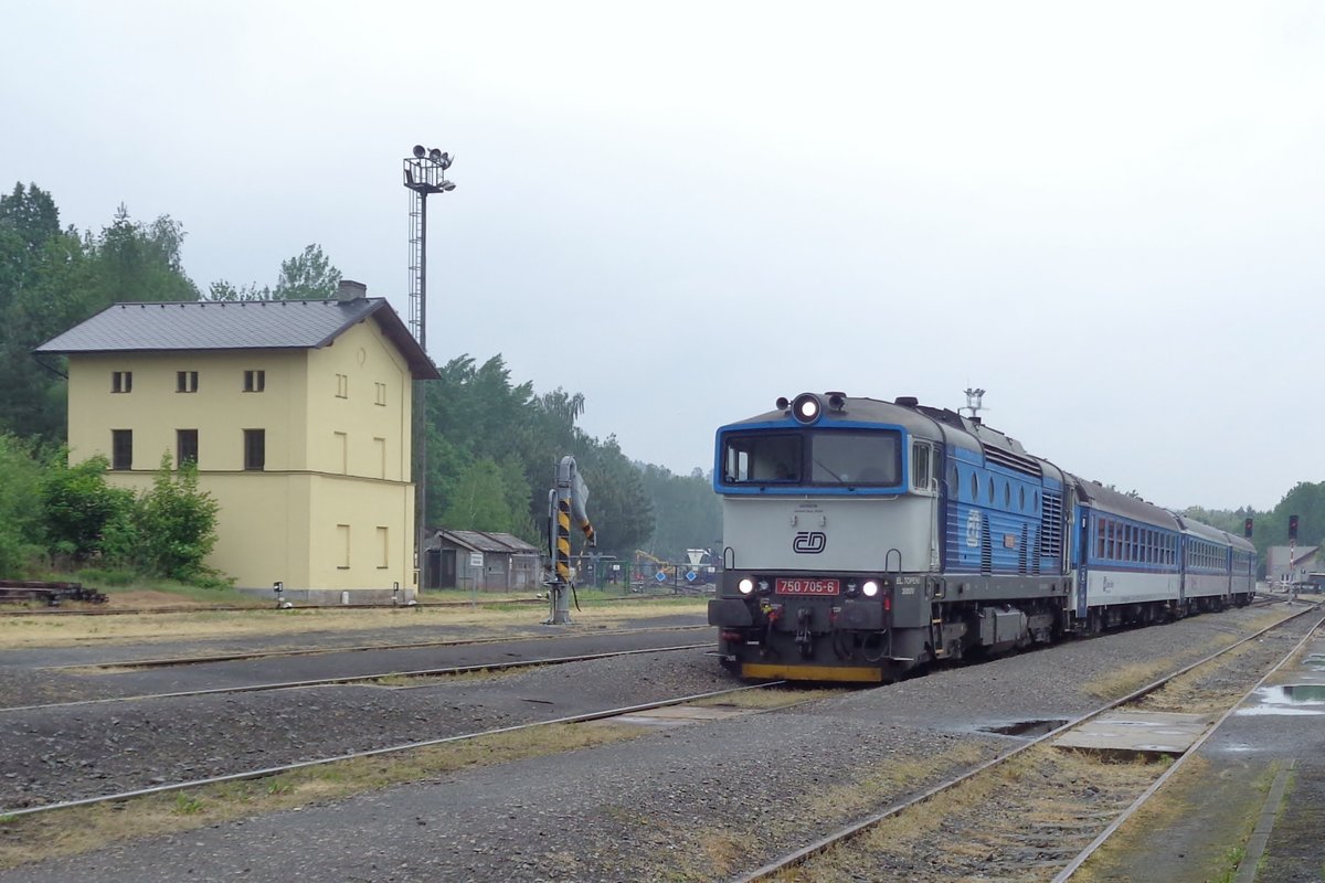 CD 750 705 verlässt am 15 Mai 2018 Luzna u Rakovnika. 