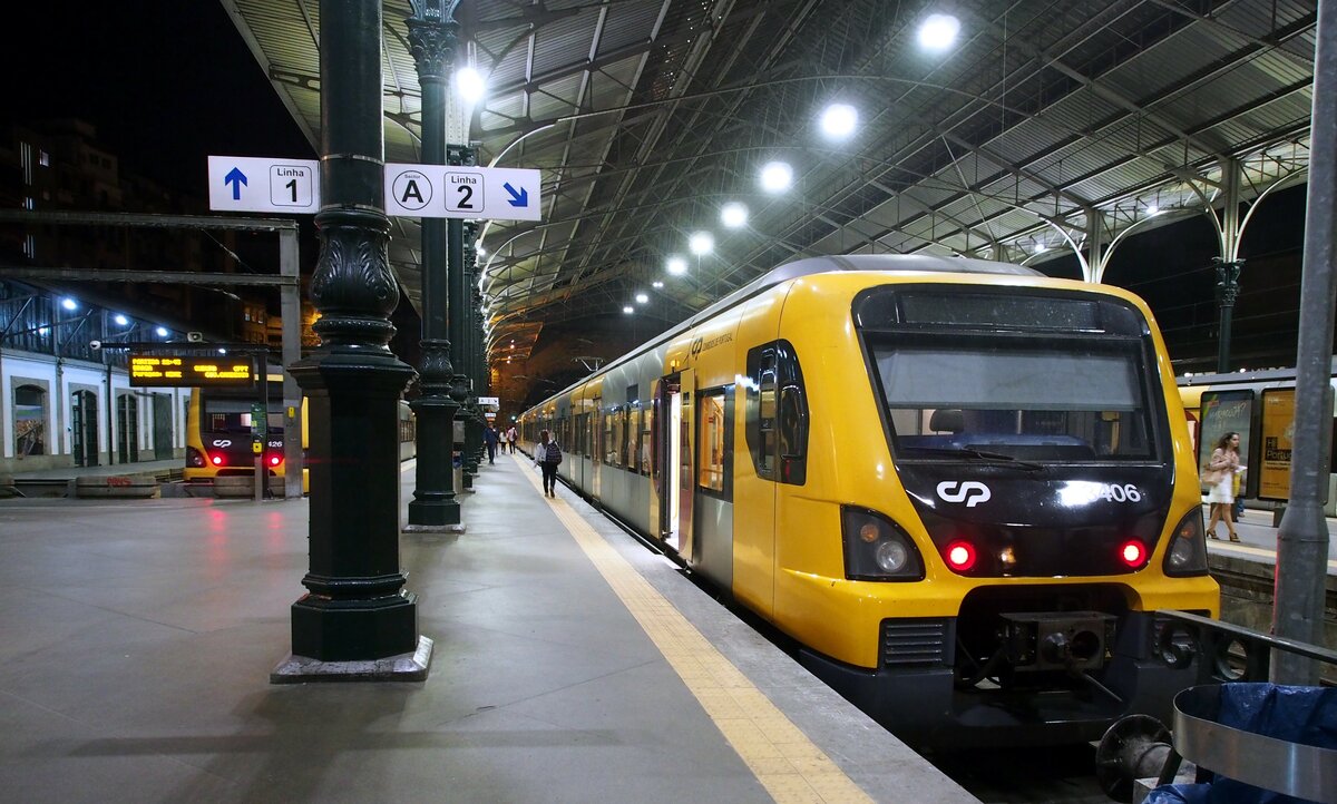 CP 3406 im Bahnhof Sao Bento in Porto am 17.05.2018.