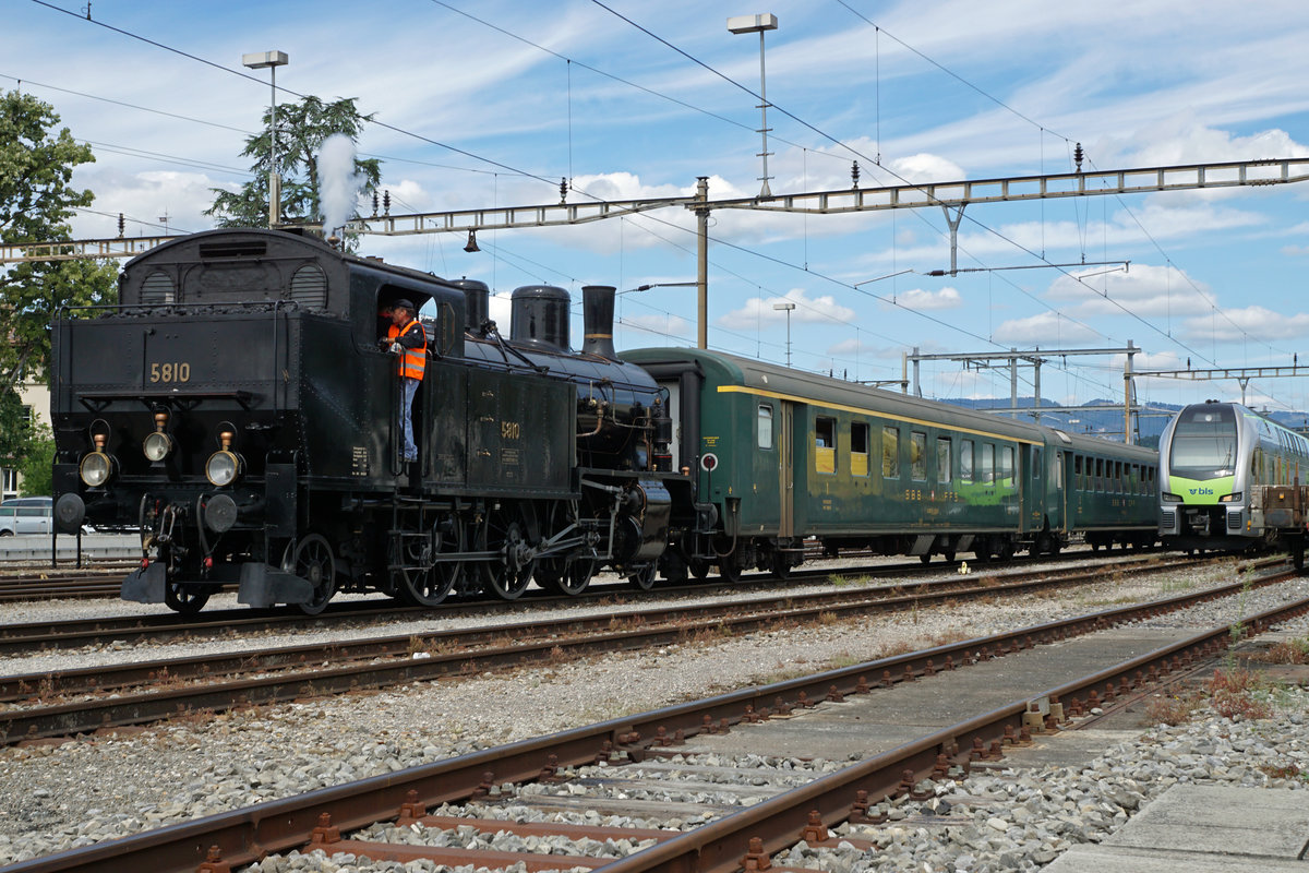 Dampftage 2018 von Lyss
Die Eb 3/5 5810 vom Verein Dampfbahn Bern DBB auf Rangierfahrt in Lyss am 11. August 2018.
Foto: Walter Ruetsch
