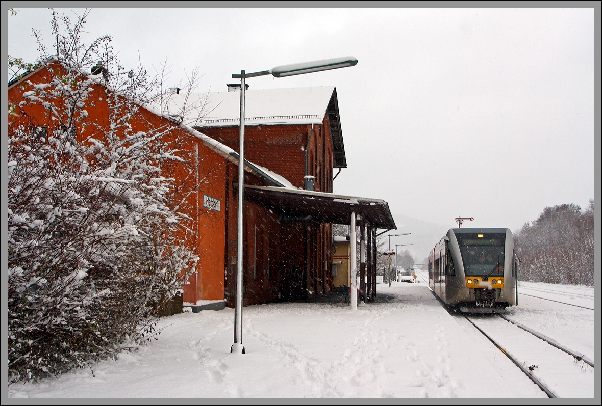 Das Sturmtief Xaver hat Schnee gebracht....

Ein Stadler GTW 2/6 der Hellertalbahn als RB 96 - Hellertal-Bahn (Neunkirchen-Herdorf-Betzdorf) am 06.12.2013 im Bahnhof Herdorf.
