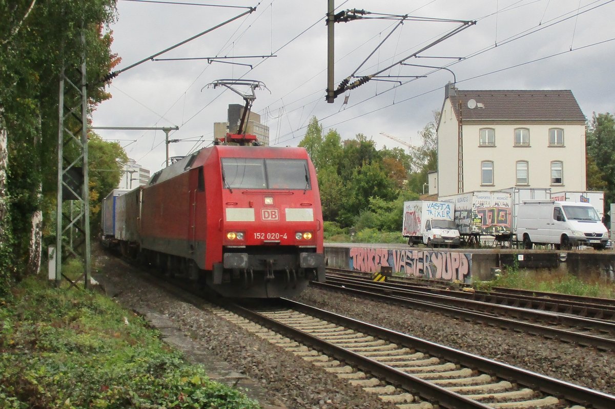 DB 152 020 durcheilt am 4 Oktober 2017 Bonn-Beuel.