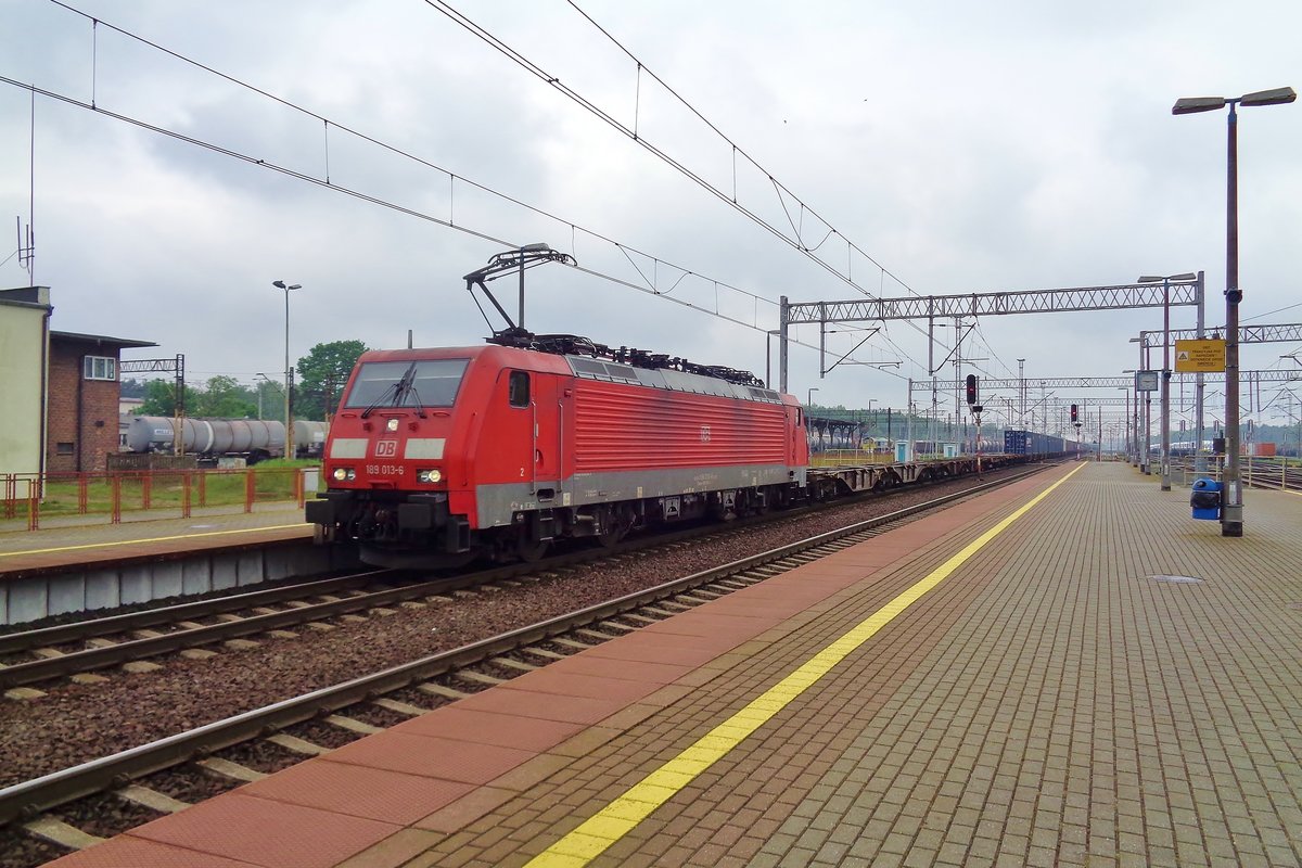 DB 189 013 durchfahrt am 3 Mai 2018 Rzepin. 