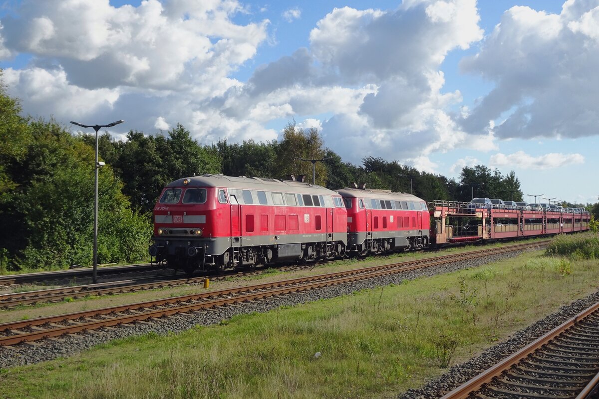 DB 218 397 steht vor eon Syltshuttle in Niebll am 20 September 2022.