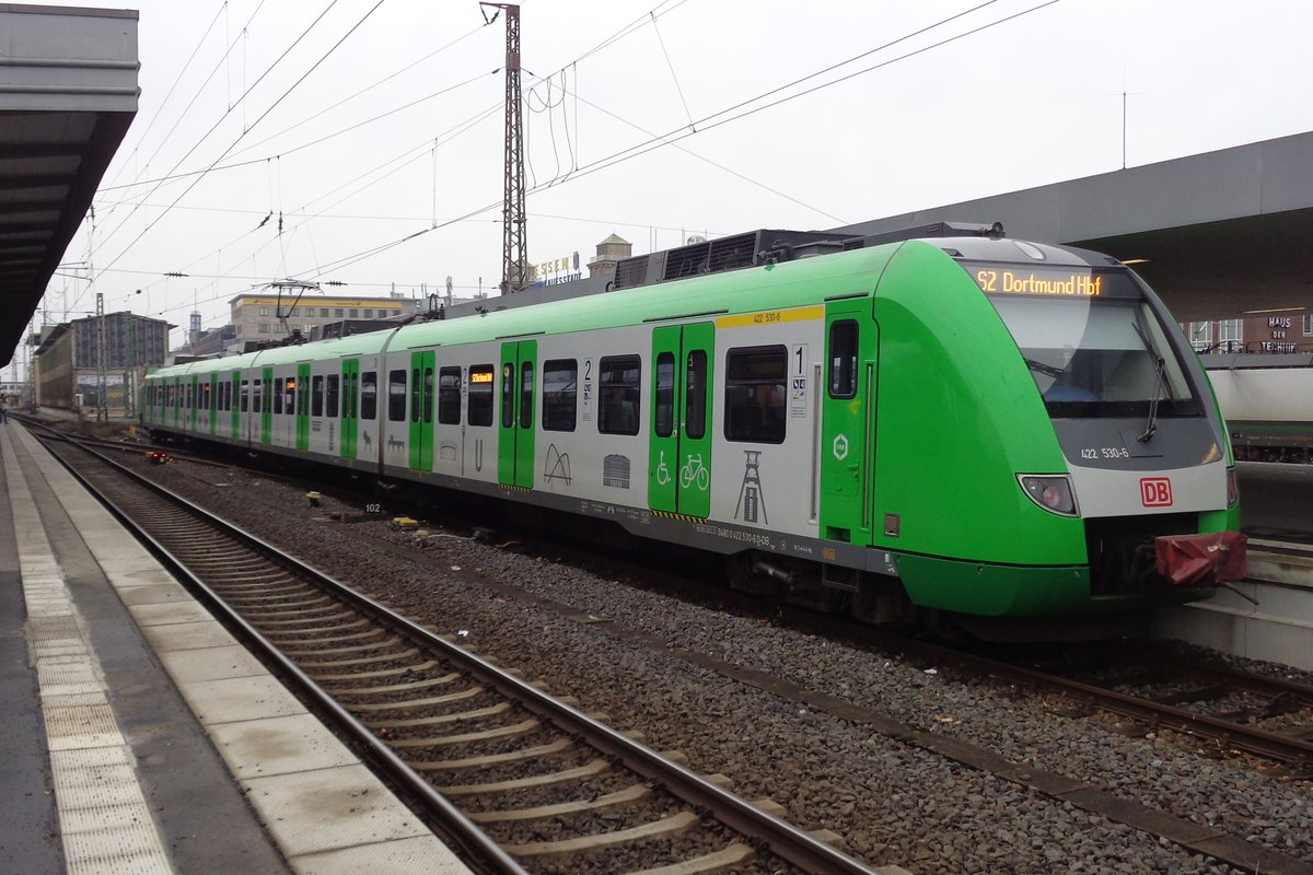 DB 422 530 steht am 29 Dezember 2018 in Essen Hbf. 