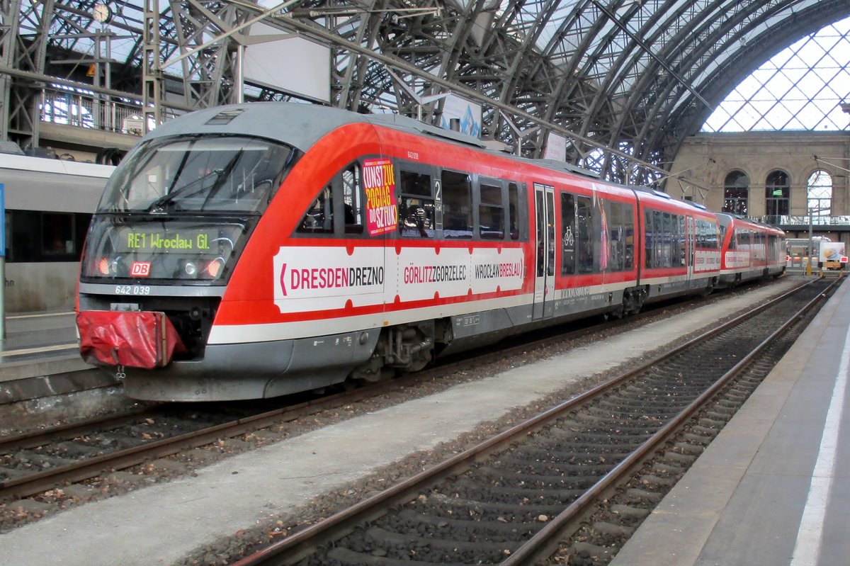 DB 642 039 steht am 8 April 2018 in Dresden Hbf. 
