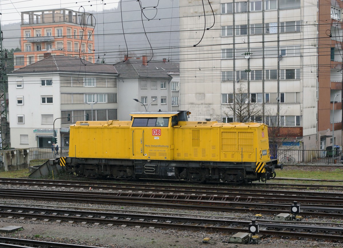 DB: Die 9280 1 203 305-8 D-DB der Netzinstandhaltung stand am 20. November 2015 in Singen im Regen.
Foto: Walter Ruetsch