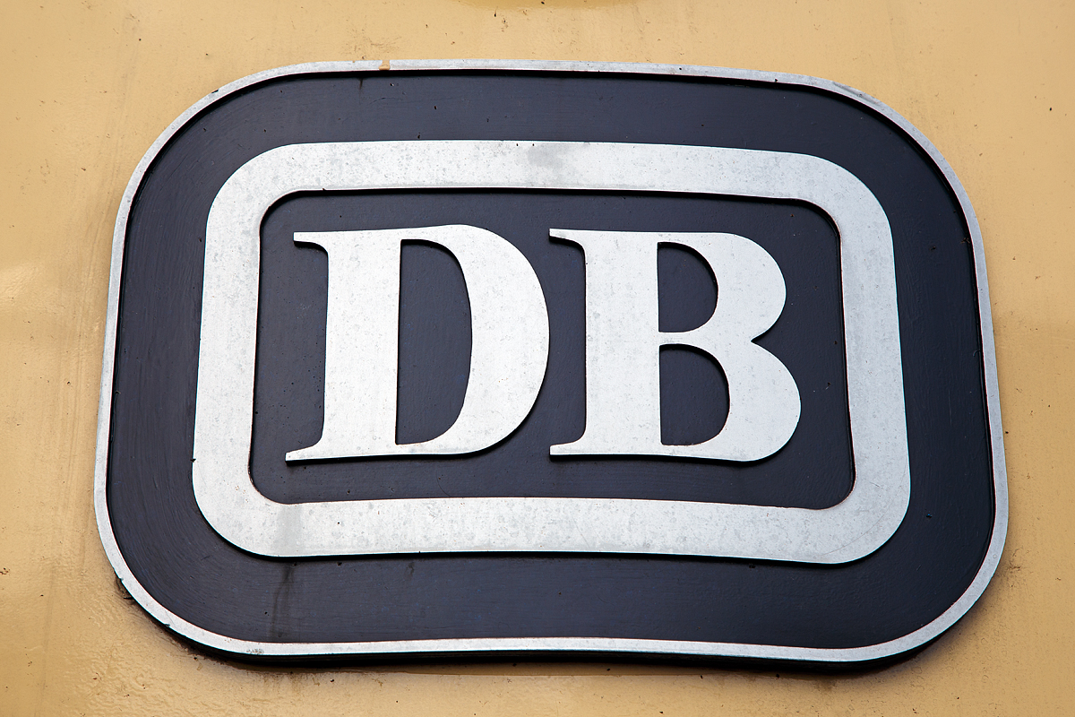 
DB Keks an der E 03 001 am 25.08.2018 im Südwestfälischen Eisenbahnmuseums in Siegen.