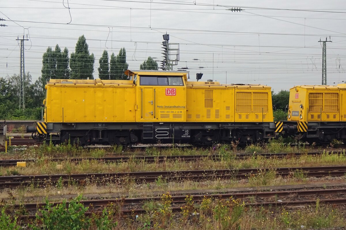 DB Netz 203 308 steht am 21 Augustus 2021 in Hamm Pbf abgestellt.