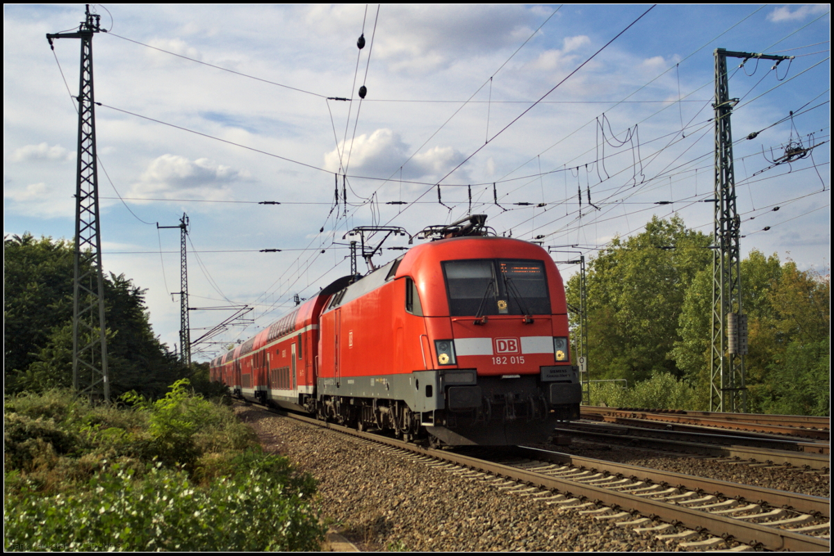 DB Regio 182 015-8 fuhr mit dem RE1 Frankfurt (Oder) am 08.09.2018 Richtung Magdeburg Elbbrücke