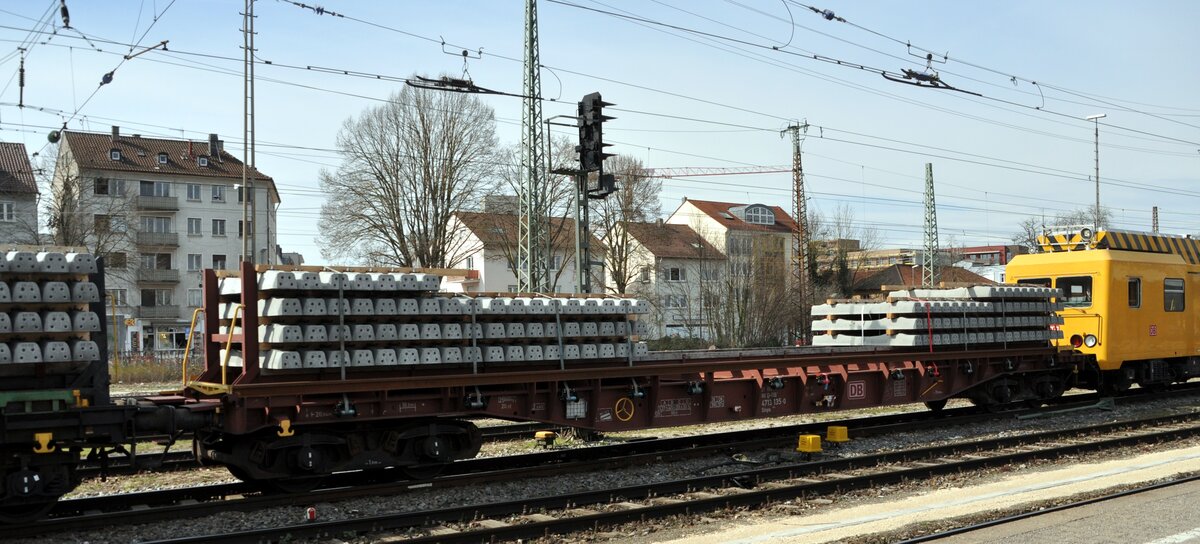 DB Schwellenwagen 31 RIV 80 D-DB 4713 135-0 Slnps in Ulm am 22.03.2024.