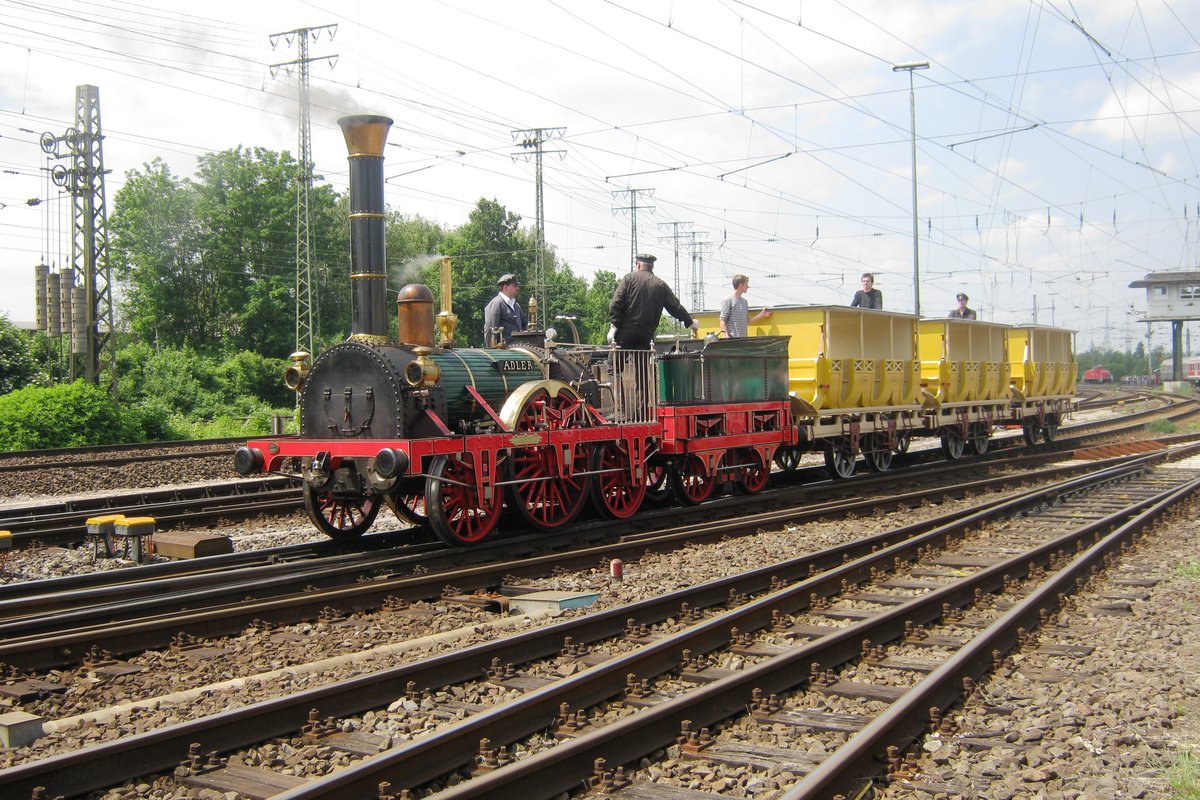 Der Adler ins DB-Museum Koblenz-Lützel offnete am 2.Juni 2012 die Lokparade.
