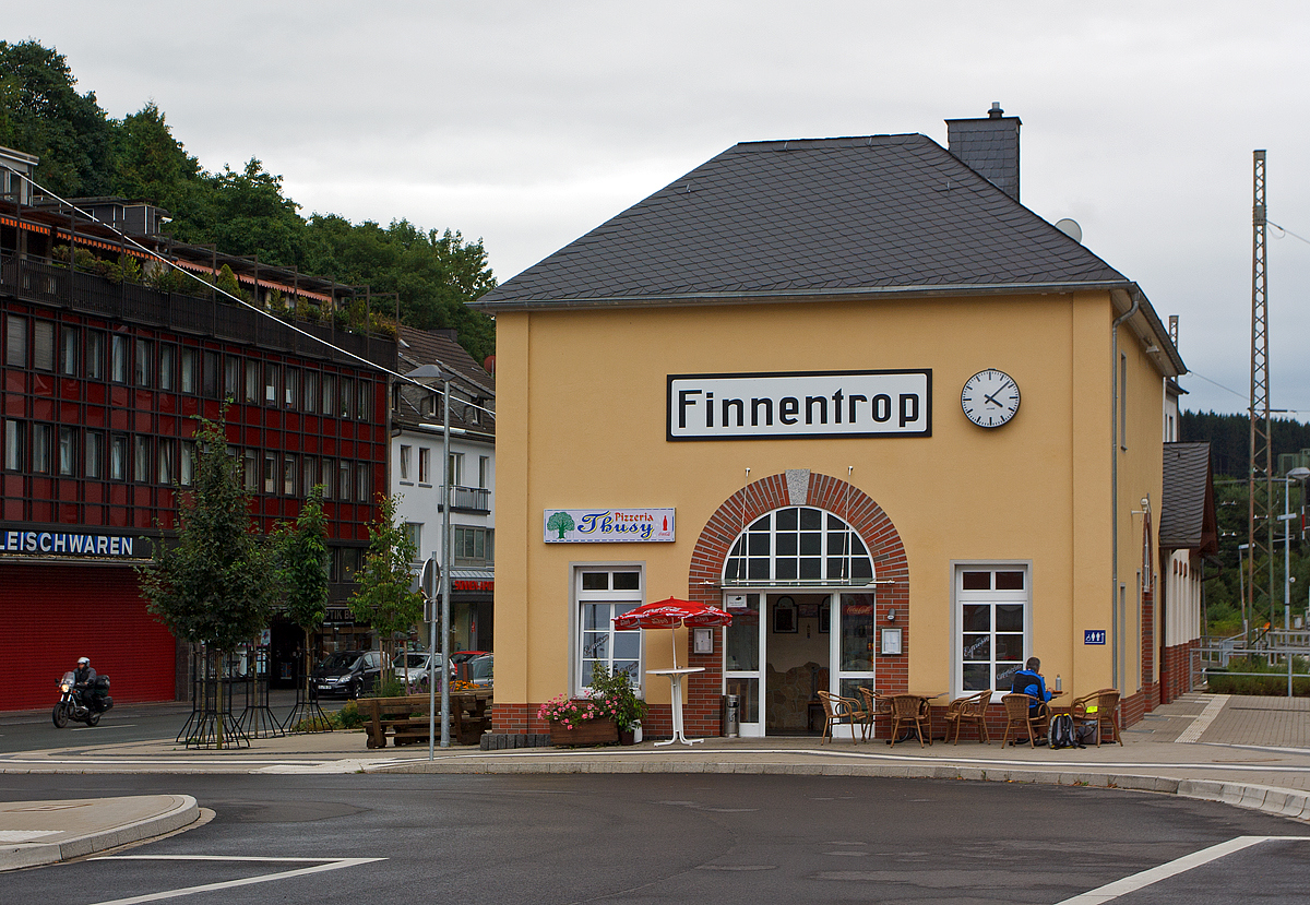 
Der Bahnhof Finnentrop, an der Ruhr-Sieg-Strecke (KBS 440), am 18.08.2013. 