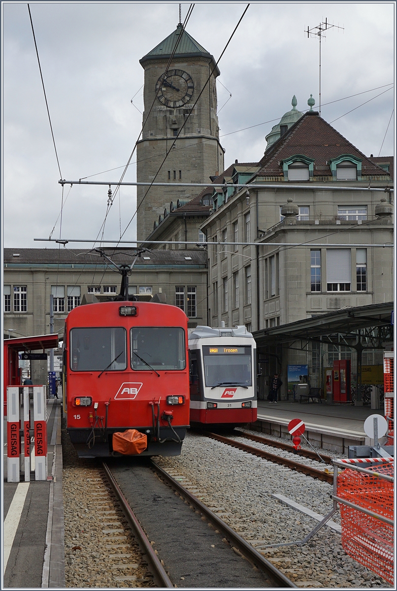Der Bahnhof St.Gallen AB mit Zgen nach Appenzell (BDeh 4/4 15) und Trogen Be 4/8 31.
 
Die Strecken Trogen - St. Gallen (TB) und Appenzell - St. Gallen (ex SGA) sollen knftig  durch gebunden  werden, was tiefgreifende nderungen zur bisherigen Betriebsfhrung und Bauliche Manahmen erfordert. 

16. Mrz 2018